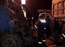 Кубанские спасатели достали водителя из искорёженной кабины грузовика