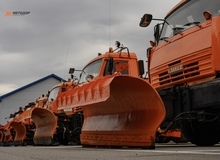В преддверии зимнего сезона специалисты Госкомпании «Автодор» совместно с дорожными службами проверили готовность специализированной техники, запасы противогололедных материалов и состояние производственных баз.