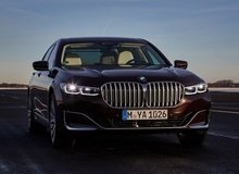 Компания BMW, в январе обновившая седан 7-й Серии, подробно рассказала гибридной модификации новинки