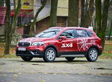Назначение Suzuki SX4 — городские просторы и легкое бездорожье