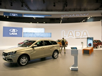 АвтоВАЗ намерен в очередной раз повысить цены на автомобили Lada - с 1 мая 2021 года.