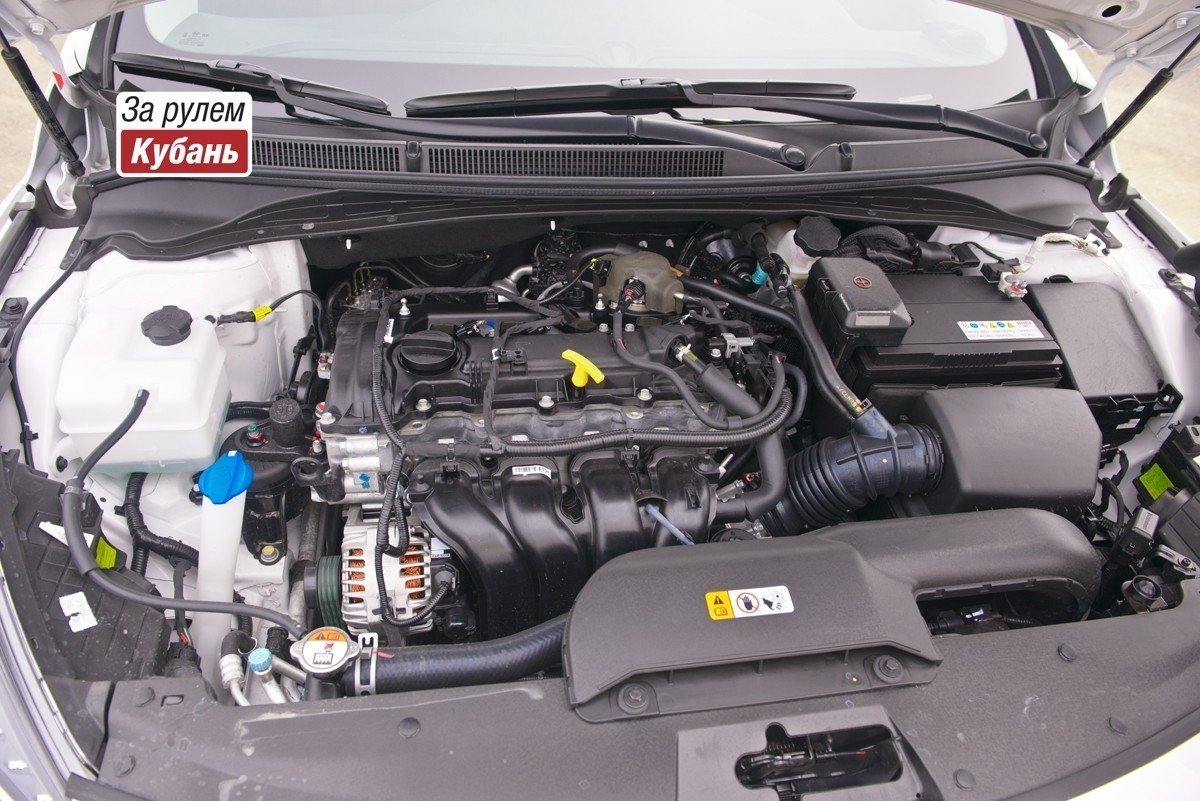 Под капотом Hyundai i40 располагается линейка агрегатов, состоящая из «дизеля» объемом 1,7 литра, бензинового агрегата объемом 1,6 литра мощностью 135 лошадиных сил, построенного по технологии GDi.