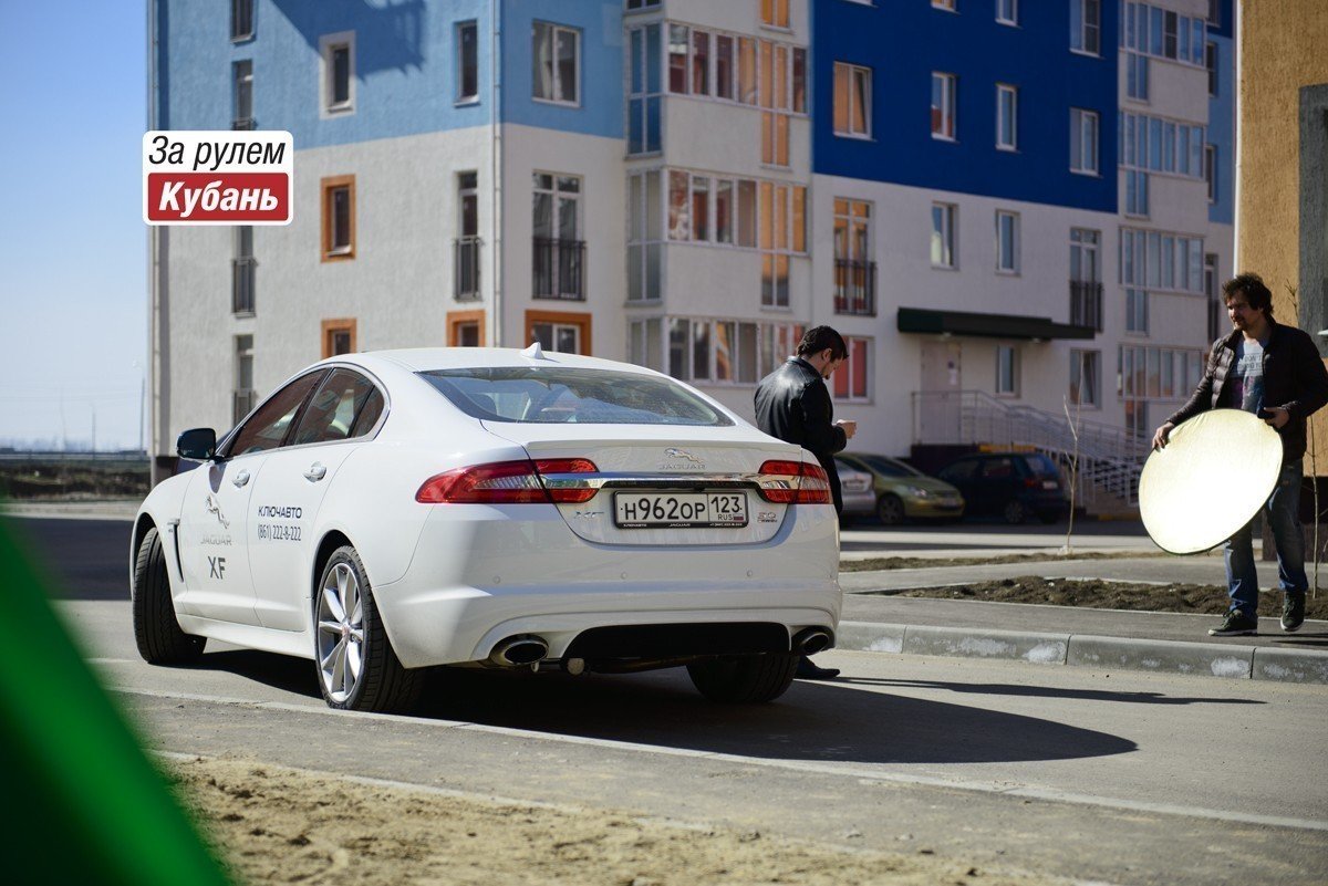 Jaguar XF в Краснодаре встретить сложно, но, конечно же, можно. Автомобиль берёт потребителя своей уникальностью и оригинальностью.